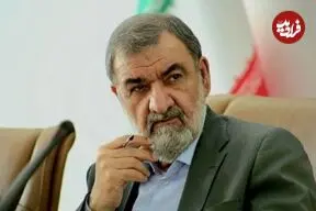 عکس| سفر زمان؛ محسن رضایی و رهبر شهید در کنار پیکر سرلشکر منصور ستاری؛ سال 73