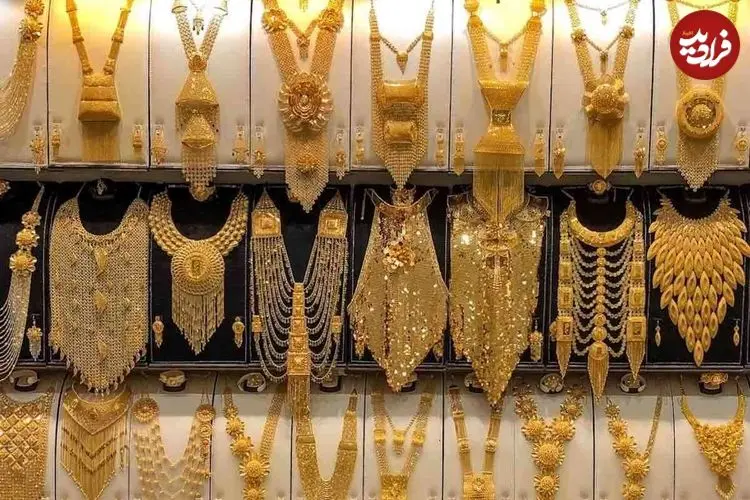 ببینید؛ فرار سارقان بعد از دیدن سلاح صاحب طلافروشی