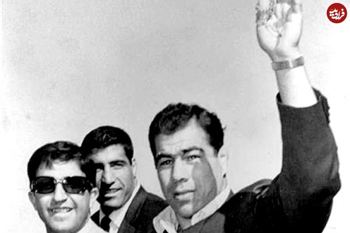 عکس؛ سفر در زمان؛ «استقبال مردم از غلامرضا تختی در بازگشت از یک مسابقه خارجی»؛ دهه 30