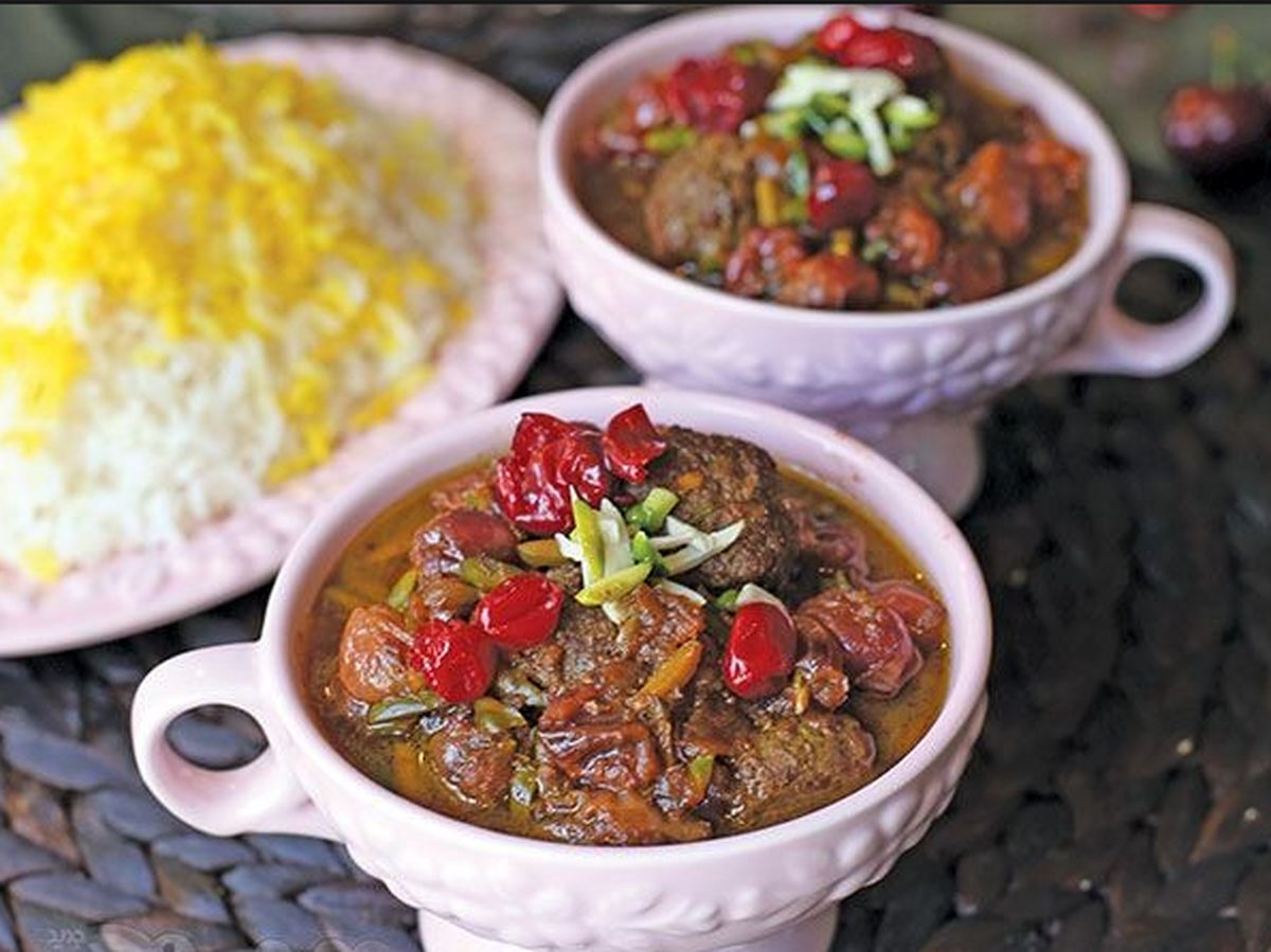 طرز تهیه خورش آلبالو با کوفته قلقلی؛ یک خورشت خوشرنگ و خوشمزه