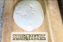 (ویدئو) چگونه پنیر کُره ای خوشمزه را با 2.3 لیتر شیر درست کنیم؟