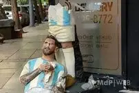 عکس؛ تخریب مجسمه لیونل مسی در شهر مار دل‌پلاتا