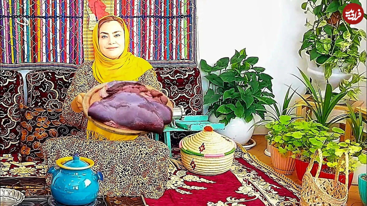 (ویدئو) غذای روستایی در ایران؛ پخت یک غذای سنتی با جگر، گوجه و پیاز