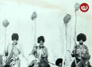 عکس| سفر به ایران قدیم؛ سرهای راهزنان خراسان روی نیزه سربازان شجاع‌الممالک