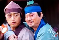 عکس| سفر به تاریخ؛ تیپ و چهرۀ «ماجین، مشاور یونگ‌پو» در جشن پایان سریال «جومونگ»