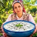 ببینید| غذای روستایی در ایران؛ تهیه آب دوغ خیار در روستایی زیبا