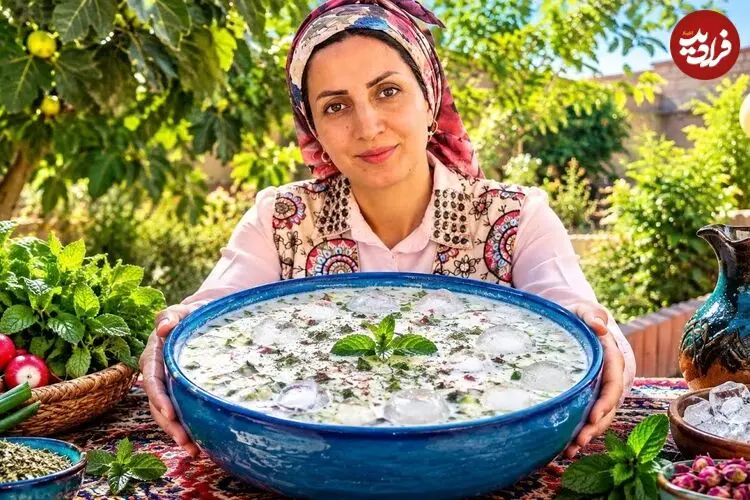 ببینید| غذای روستایی در ایران؛ تهیه آب دوغ خیار در روستایی زیبا