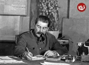 عکس| سفر در زمان؛ «استالین» در حال گفتگو با میخائیل کالینین در مسکو؛ سال 1308