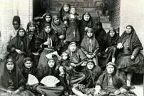 عکس| سفر زمان؛ «ناصرالدین شاه قاجار» در حال سلفی گرفتن با زنان حرمسرا