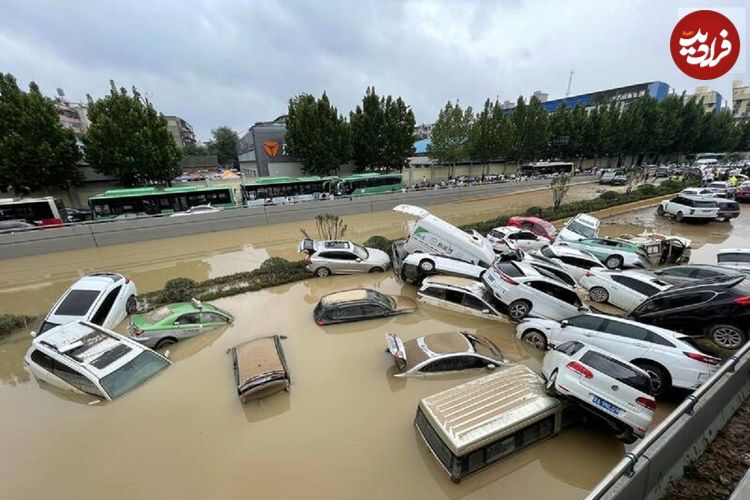 ببینید؛ نجات سرنشینان خودروهای گرفتار در سیل سهمگین چین