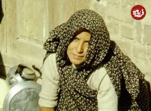 عکس| سفر به ایران قدیم؛ زنان اصفهانی در حال ظرف شستن در جوی آب؛ 11 سال قبل از انقلاب