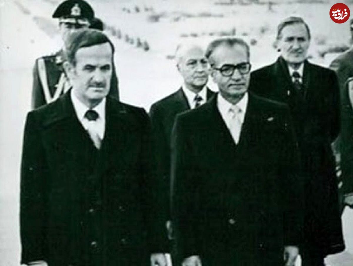 سفر در زمان؛ یادداشت‌های علم، یکشنبه ۲۶ فروردین ۱۳۵۲: شاه گفت «تلگراف حافظ اسد را امضاء می‌کنم، می‌خواهیم با آن‌ها رابطه برقرار کنیم»