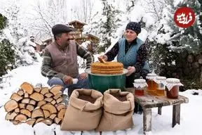 ببینید| غذای روستایی در آذربایجان؛ پخت کیک عسلی در هوای برفی روستا