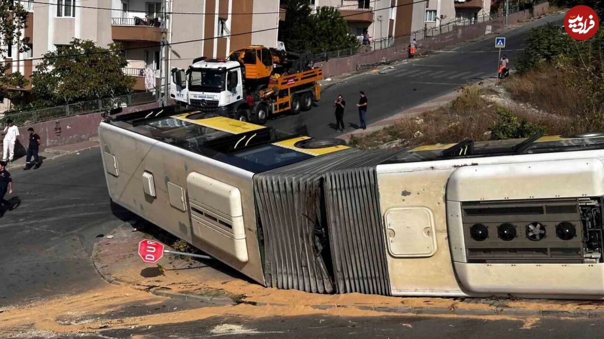 ( ویدیو) لحظه واژگون شدن اتوبوس شهری در سرپایینی در باشاکشهیر استانبول از زاویه دوربین داخل