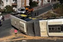 ( ویدیو) لحظه واژگون شدن اتوبوس شهری در سرپایینی در باشاکشهیر استانبول از زاویه دوربین داخل