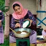 ببینید| غذای روستایی در ایران؛ برداشت بادمجان از مزرعه و تهیه کشک بادمجان با آن