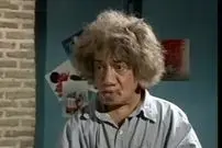 عکس| سفر زمان؛ چهرۀ «سمندون» در 60 سالگی در پشت‌صحنه یکی از فیلم‌هایش؛ سال 70