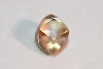 کودک ۷ ساله به طور اتفاقی یک الماس قهوه‌ای کشف کرد