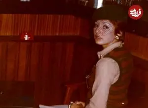 عکس| سفر در زمان؛ «گوگوش» در 20 سالگی در کنار مجسمه دو گاو در پاریس؛ سال 49