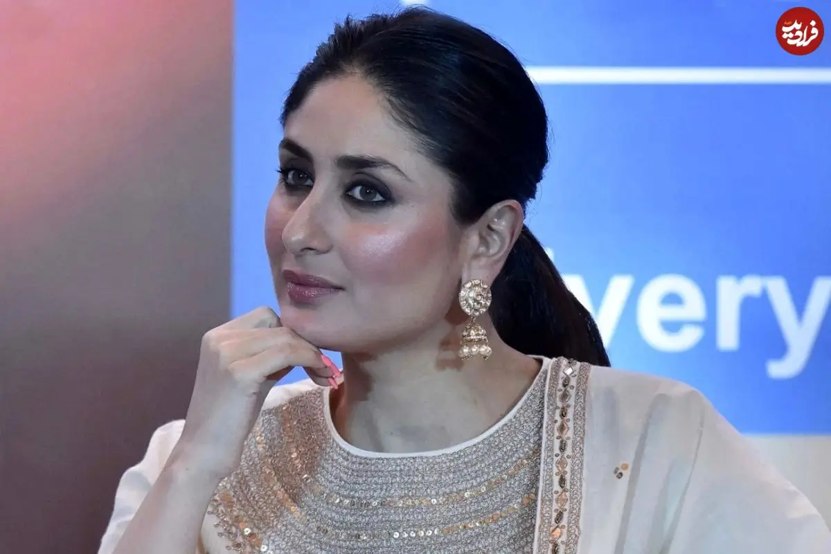 عکس| سفر در زمان؛ «کارینا کاپورخان» در یک مراسم تجاری در بمبئی؛ سال 1386