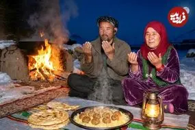 ببینید| غذای روستایی در افغانستان؛ پخت کوفته با مرغ روی آتش برای افطار