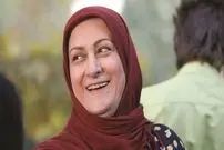 عکسی از تیپ مریم امیر جلالی در یک پاساژ