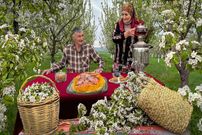 ببینید؛ غذای روستایی در آذربایجان؛ کباب رولت گوشت و دنده گاو در طبیعت