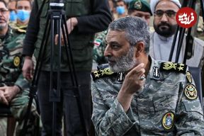 تصویر؛ سفر در زمان؛ «عکس یادگاری سرلشکر موسوی در کنار سرلشکر باقری و سردار سلامی»