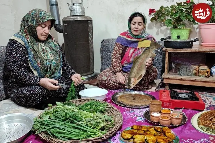 ببینید| غذای روستایی در ایران؛ پخت سبزی پلو با ماهی و نان تازه در روستا