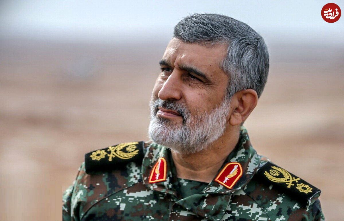 عکس؛ سفر در زمان؛ تصویری کمتر دیده شده از دو سردار شهید جنگ ۱۲ روزه، هنگام کار بر روی یک موشک ایرانی؛ ۳۸ سال پیش