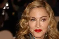 عکس| سفر در زمان؛ «مدونا» در مراسم اعطای جوایز سالانه موسیقی آمریکا؛ سال 1363