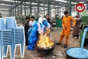 ببینید| مراحل تولید صندلی از طریق بازیافت گونی های پلاستیکی در پاکستان