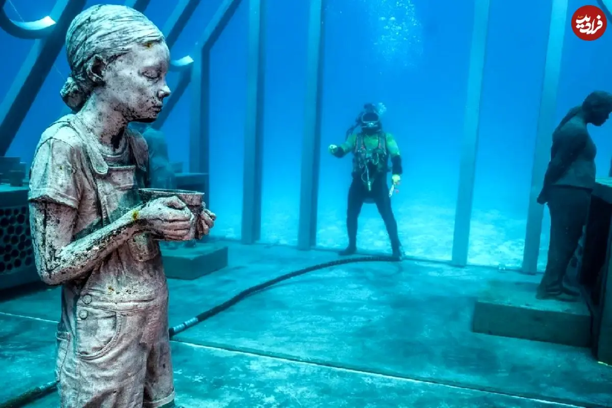 تصاویر؛ شگفتی‌های پنهان در اعماق آب؛ از مجسمه‌های مرموز تا کشتی غرق شده!