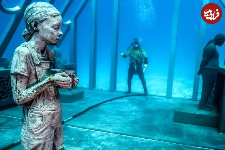 تصاویر؛ شگفتی‌های پنهان در اعماق آب؛ از مجسمه‌های مرموز تا کشتی غرق شده!