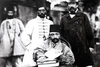 سفر در زمان؛ خاطرات ناصرالدین‌شاه: قدری از اشعار سعدی را منتخب می‌کردم، میرزا علی‌خان می‌نوشت