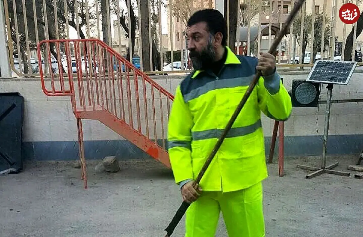 عکس| سفر در زمان؛ سلفی «علی انصاریان» با دو پاکبان در بهشت زهرا؛ سال 95