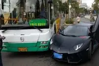 ( ویدیو) فیلمی جانسوز برای عاشقان ماشین؛ تصادف اتوبوس با لامبورگینی!