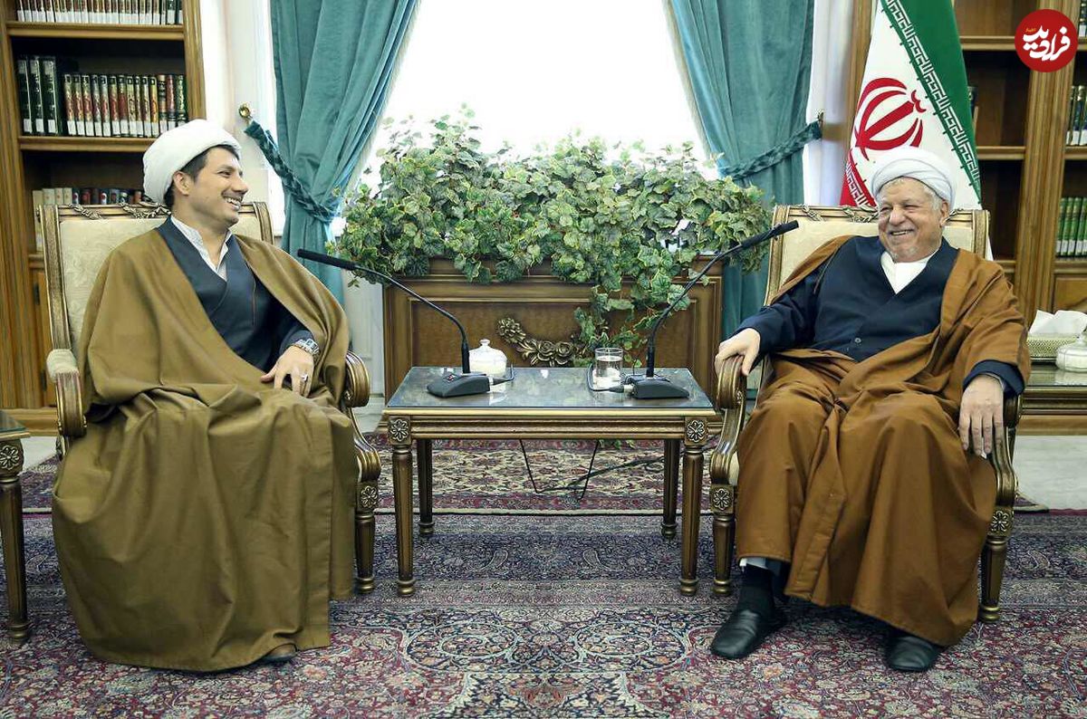عکس؛ سفر در زمان؛ «هاشمی رفسنجانی» در حال خوش و بش با خسرو شکیبایی؛ سال 84