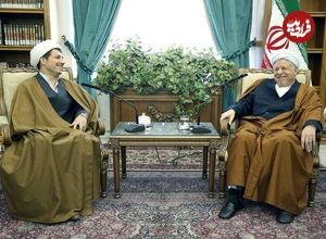 عکس؛ سفر در زمان؛ «هاشمی رفسنجانی» در حال خوش و بش با خسرو شکیبایی؛ سال 84