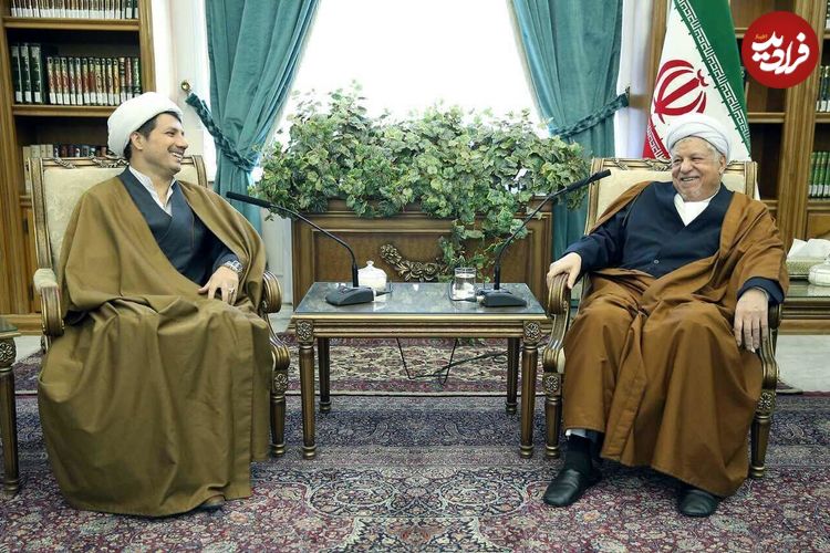عکس؛ سفر در زمان؛ «هاشمی رفسنجانی» در حال خوش و بش با خسرو شکیبایی؛ سال 84