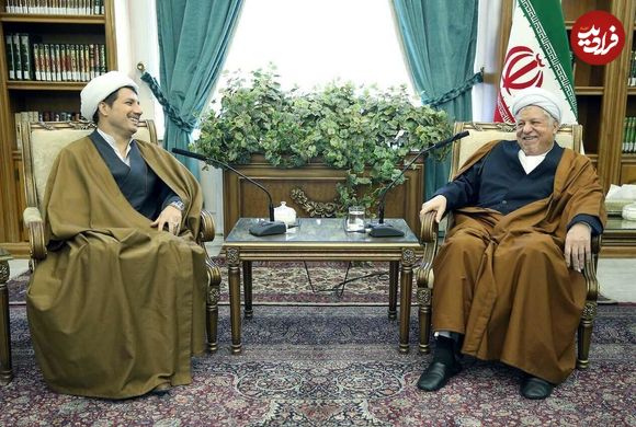 عکس؛ سفر در زمان؛ «هاشمی رفسنجانی» در حال خوش و بش با خسرو شکیبایی؛ سال 84