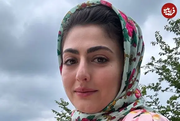 عکس| سفر زمان؛ چهرۀ «انیس» (سریال سوجان) در جلسۀ دفاع از پایان‌نامه‌اش