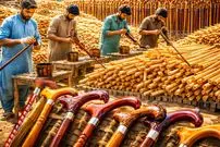 ببینید| مراحل دیدنی تولید انبوه عصاهای چوبی در کارگاهی در پاکستان