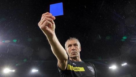 قانون جدید فوتبال؛ رونمایی از کارت آبی!