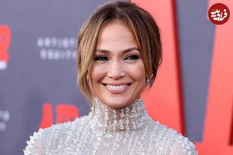 عکس| سفر در زمان؛ «جنیفر لوپز 31 ساله» در حال پیاده روی در کالیفرنیا؛ سال 1378