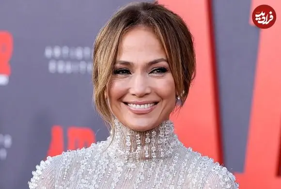 عکس| سفر در زمان؛ «جنیفر لوپز 31 ساله» در حال پیاده روی در کالیفرنیا؛ سال 1378