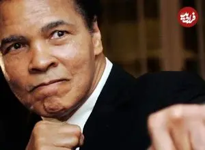 عکس| سفر در زمان؛ «محمدعلی کلی 21 ساله» پیش از یک مسابقه در لندن؛ سال 1342