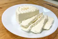 (ویدئو) این پنیر ایتالیایی فوق العاده خوشمزه را خیلی ساده در خانه درست کنید