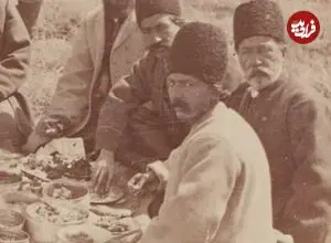 عکس| سفر زمان؛ درباریان ناصرالدین شاه در حال خوردن یک «ناهار اعیانی» در شکارگاه