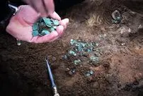 گنج سکه‌های 600 ساله که در کوزۀ شکسته پیدا شد